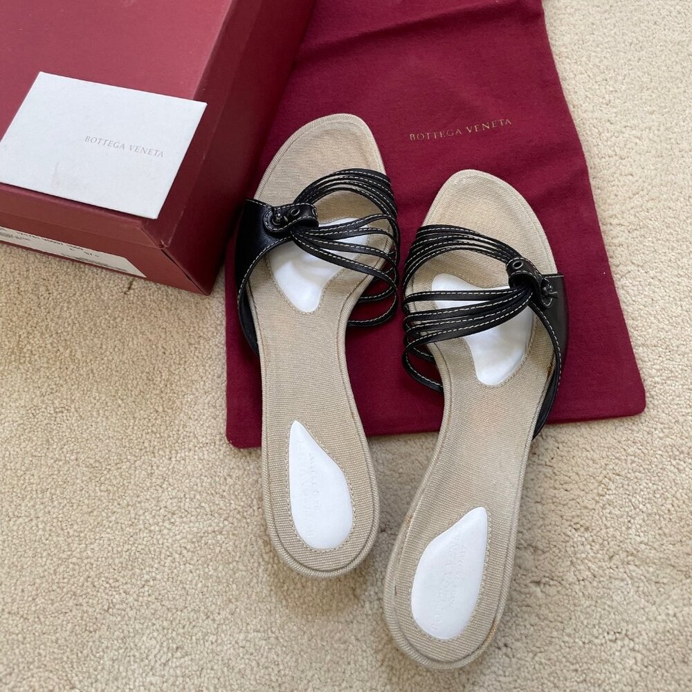 Bottega Veneta leather sandals. Black color. EU Size 37 ½